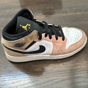 Air Jordan mid top runners
